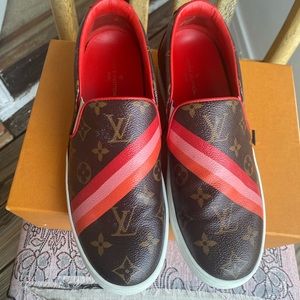 louis Vuitton sneakers 6 hr sale only💕💕